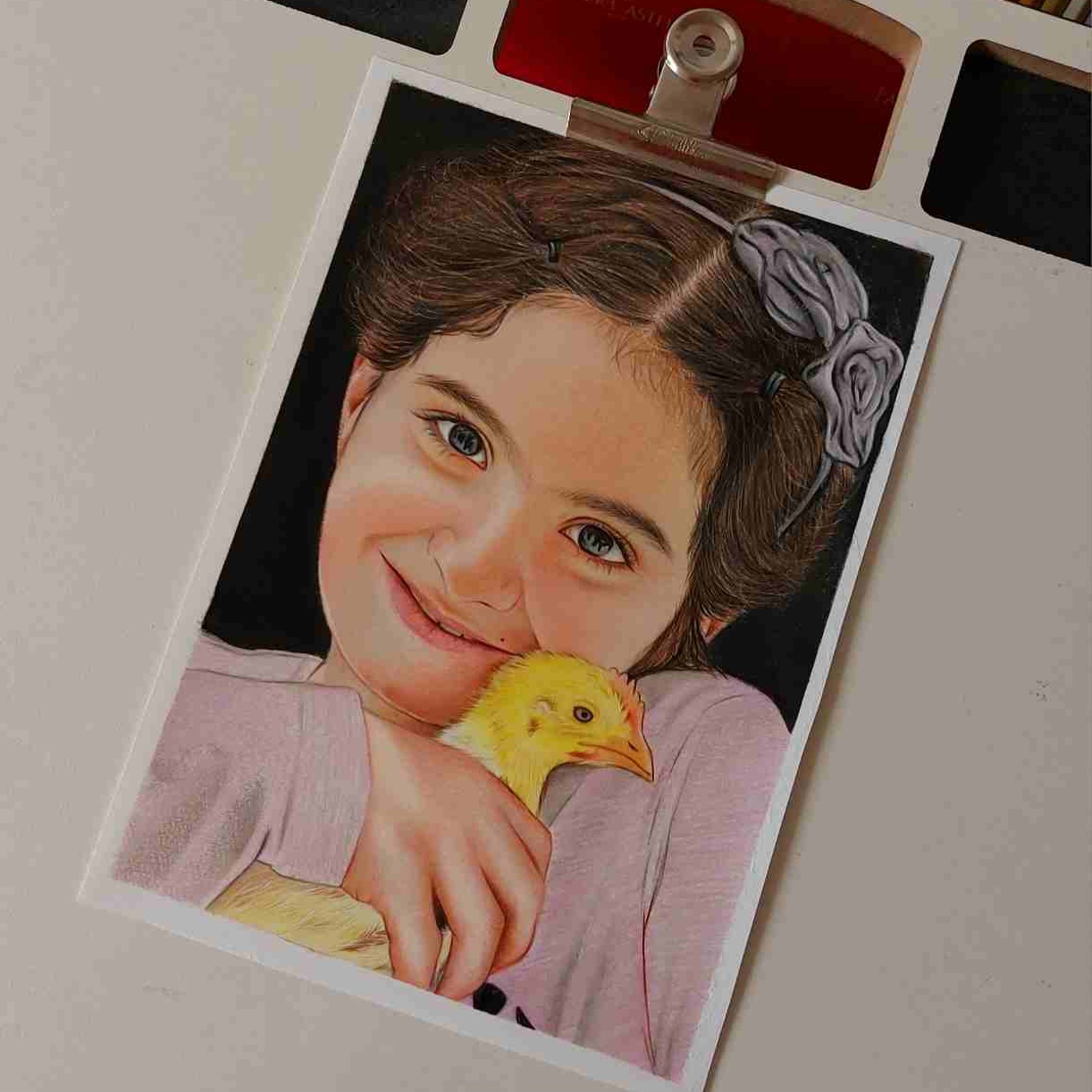 سفارش نقاشی چهره با مدادرنگی شمعدانی